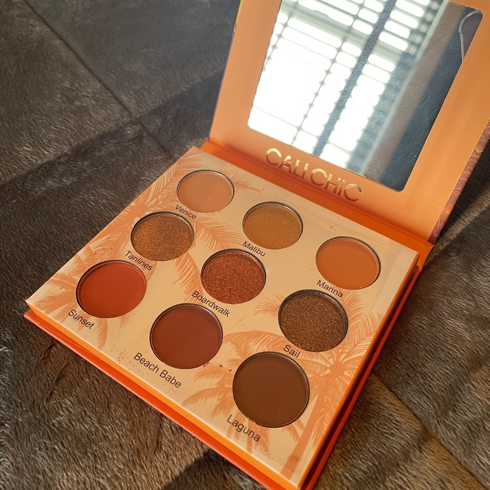 BEAUTY CREATIONS  Cali Chic Eyeshadow Palette